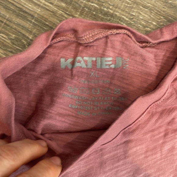 Katie J NYC BUNDLE tee and tank size XL - Picture 5 of 5